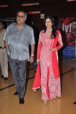 Sridevi, Boney Kapoor at the premiere of bengali Film in Cinemax, Mumbai on 9th Oct 2013 (127).JPG